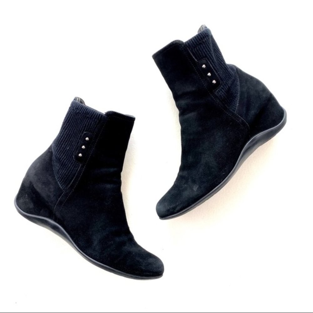 Aquatalia Versa Black Suede Ankle Boots 7